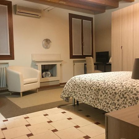 B&B Via Garibaldi Lonigo Bagian luar foto