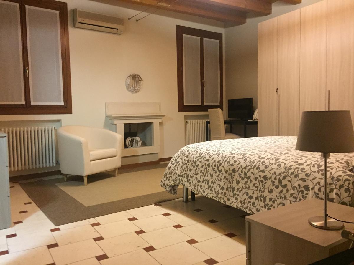 B&B Via Garibaldi Lonigo Bagian luar foto