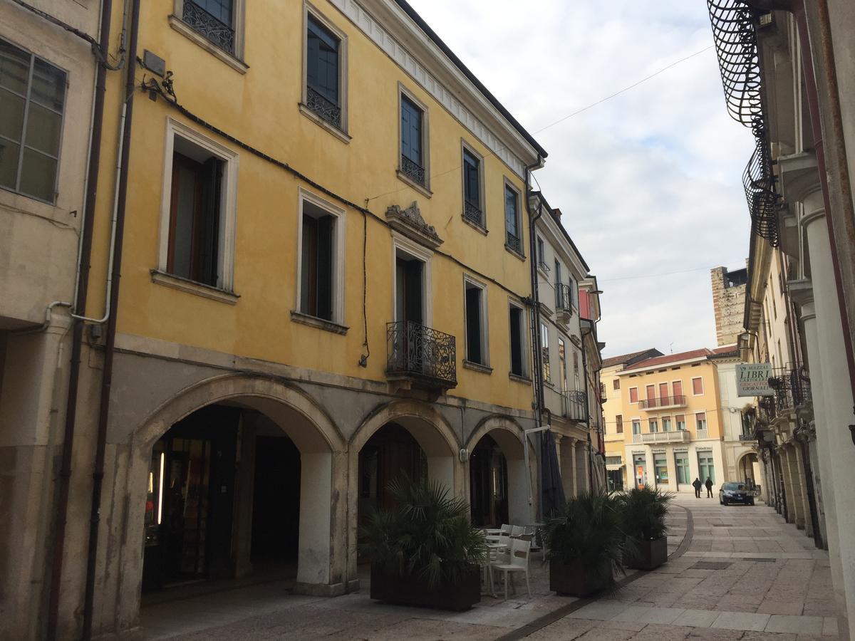 B&B Via Garibaldi Lonigo Bagian luar foto