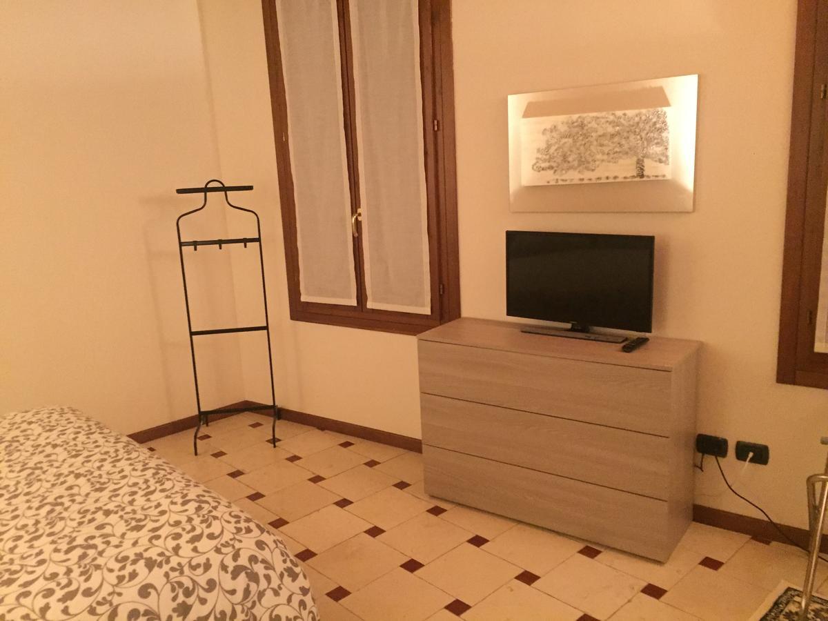 B&B Via Garibaldi Lonigo Bagian luar foto