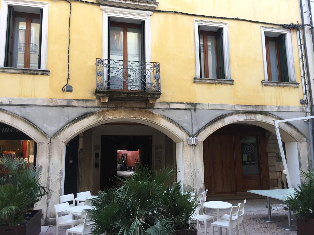 B&B Via Garibaldi Lonigo Bagian luar foto